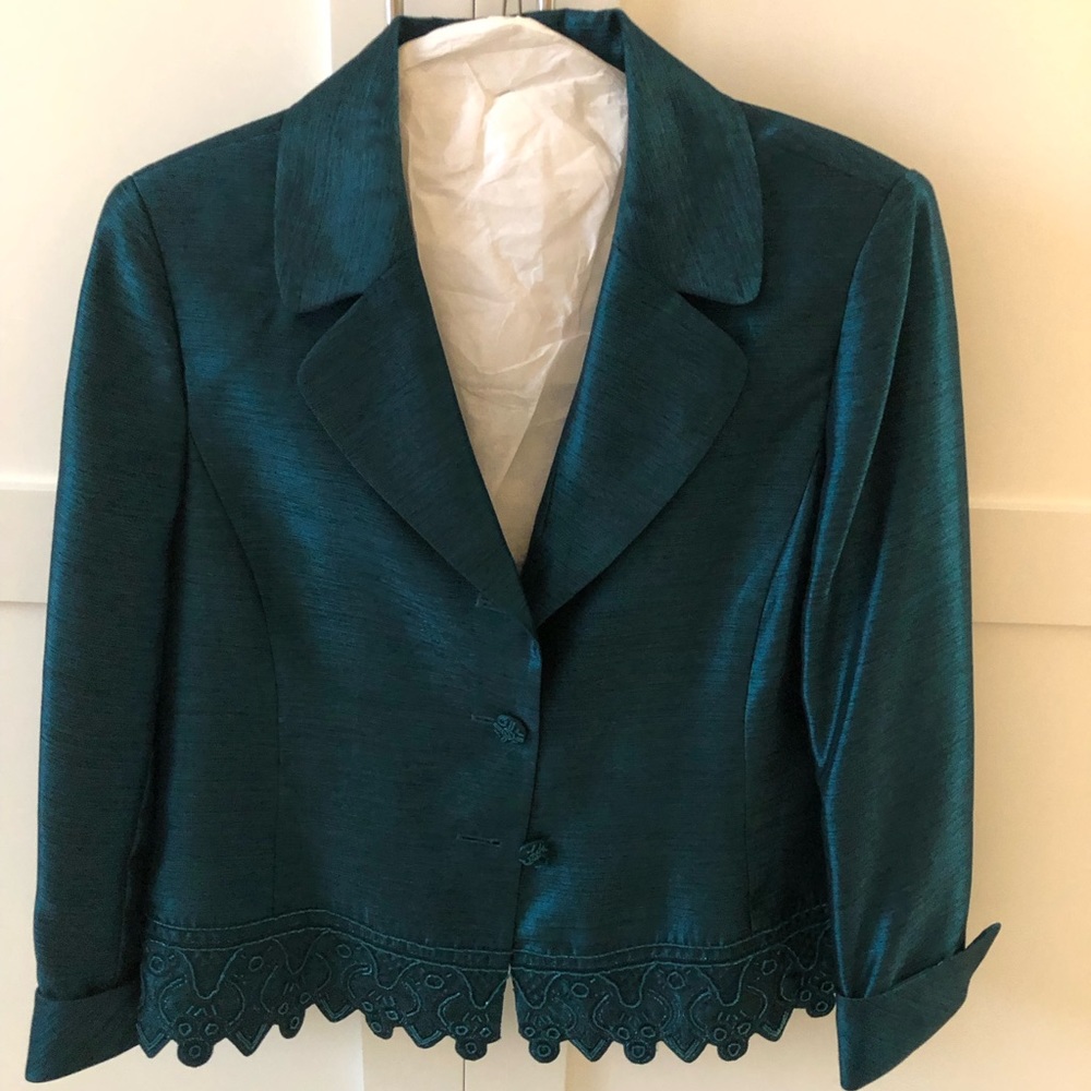 Kasper skirt and jacket set. Absolutely gorgeous! Used in good condition.
